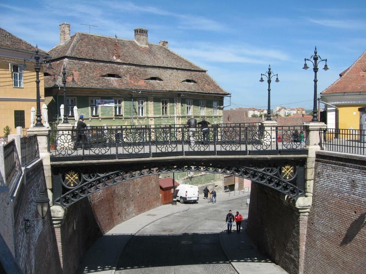 Apartment Queen Bridge Сибиу Экстерьер фото