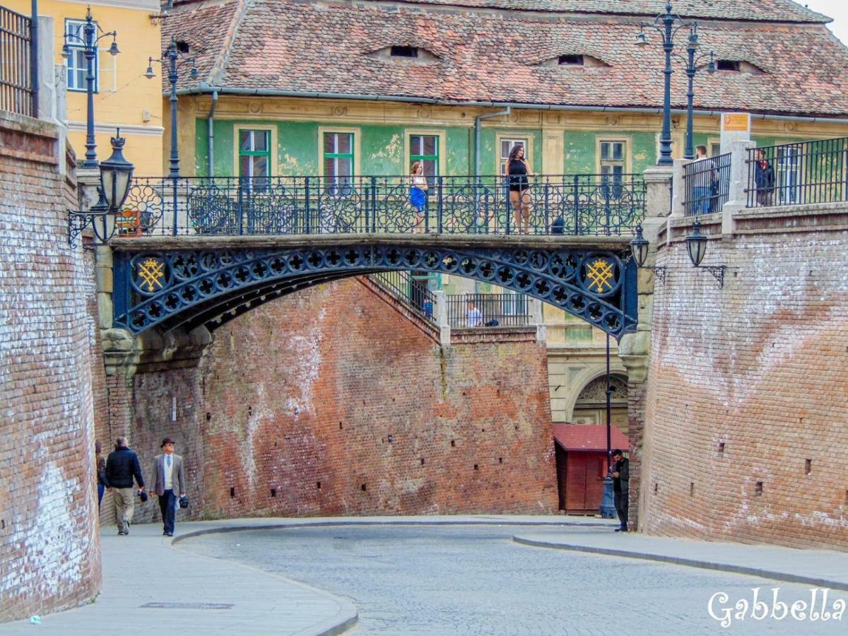 Apartment Queen Bridge Сибиу Экстерьер фото